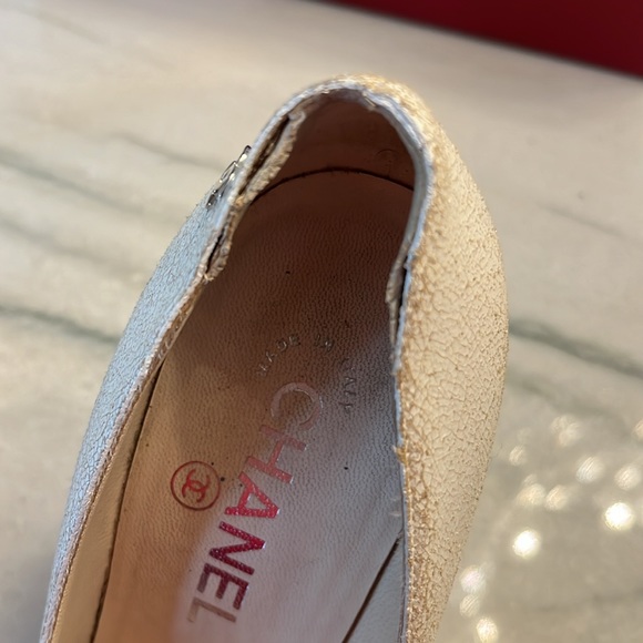 CHANEL 2014 White Crackled Leather CC Logo Pumps Sz 36.5 - Picture 4 of 7